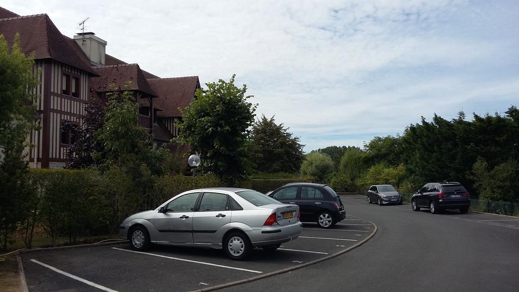 Les Manoirs Deauville Exterior photo