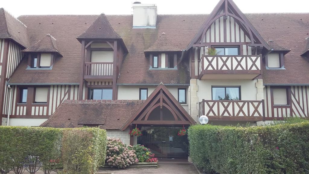 Les Manoirs Deauville Exterior photo