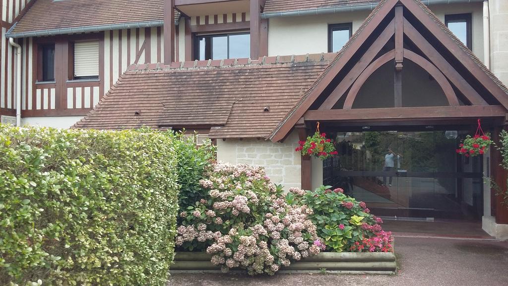 Les Manoirs Deauville Exterior photo