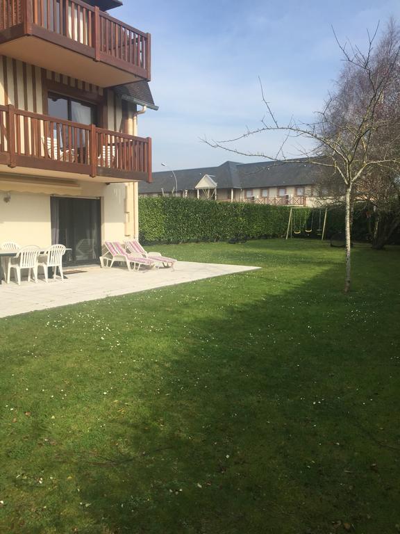 Les Manoirs Deauville Exterior photo