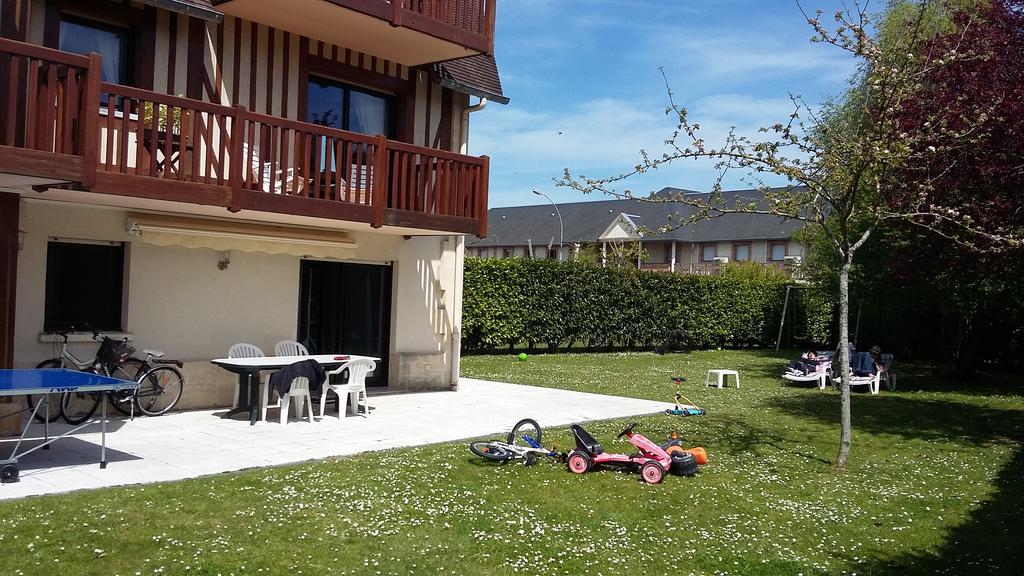 Les Manoirs Deauville Exterior photo